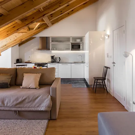 里斯本服务式公寓 - 拜萨堡 *