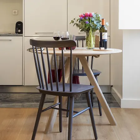 Serviced - Baixa Castelo Apartment